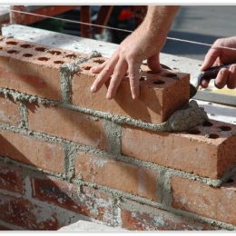 Faire ses travaux de maçonnerie seul ou avec l’aide d’un pro ?