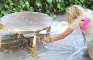 Comment restaurer une vieille table en bois ?
