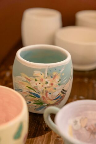 Un loisir à essayer : peindre des pots en terre cuite